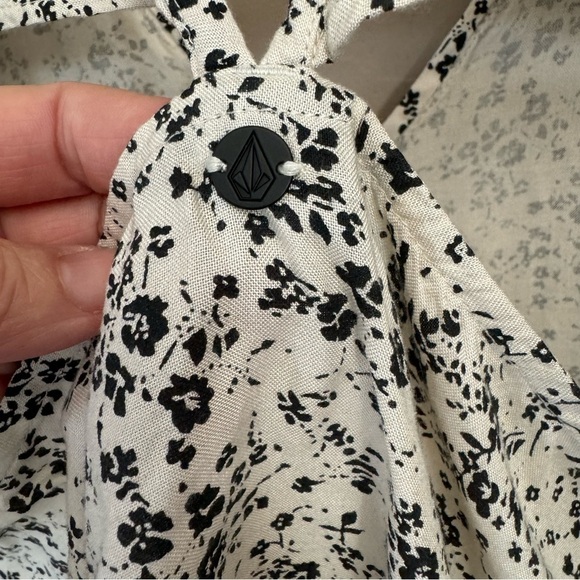 Volcom Black and White Floral Blouse - Picture 6 of 6